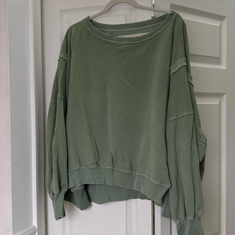 oversized green crewneck from american eagle size large